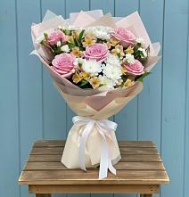 Букет цветов из:  Гвоздики, Орхидеи и Розы в Некрасовское