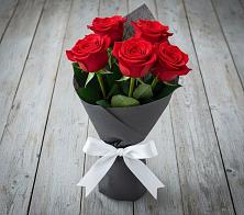Букет 5 Красных роз Эдлесс Лав в Некрасовское