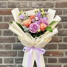 Букет цветов из:  Лизиантусы и Розы в Некрасовское