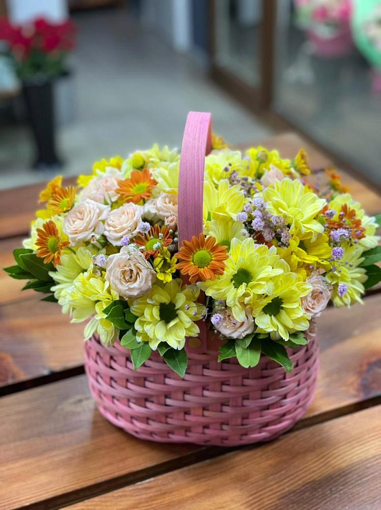 Цветочная композиция из Хризантемы и Розы в корзине в Некрасовское