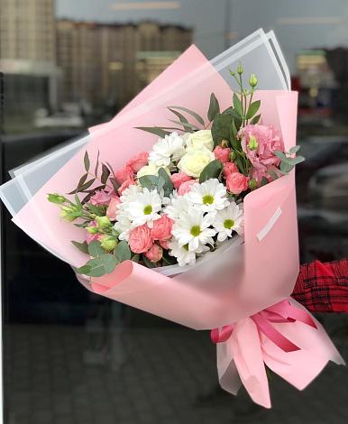 Букет цветов из: Розы, Лизиантусы и Хризантемы в Некрасовское