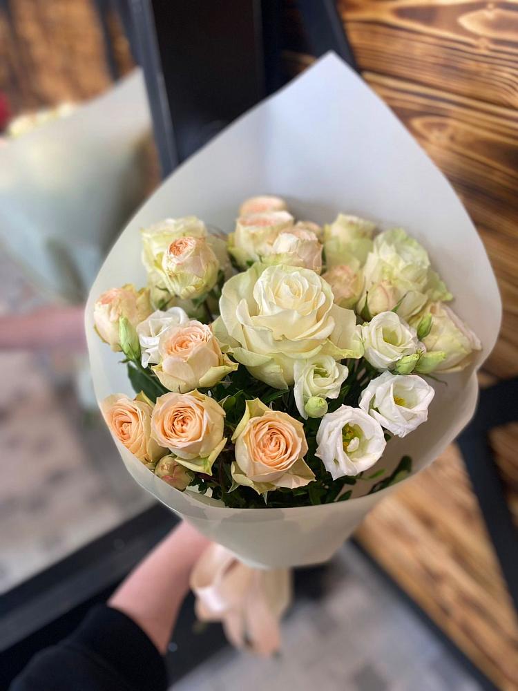 Букет цветов из: Розы и Лизиантусы в Некрасовское